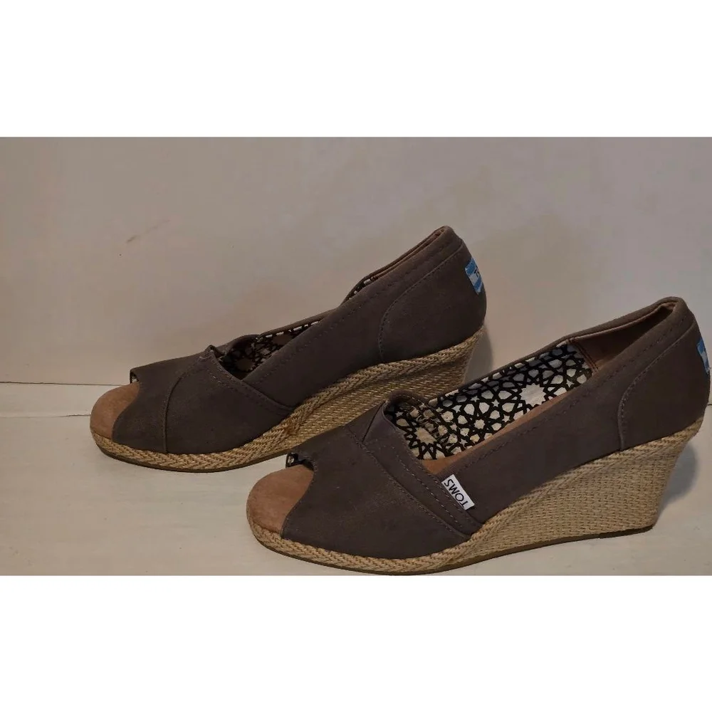 Women's TOMS Gray Wedge Sandals, Size‎ 10W
